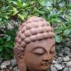 Buddhahuvud trädgårdsdekoration i rost
