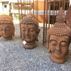 Buddhahuvud trädgårdsdekoration i rost