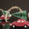 Bil med gran hänge julgranspynt