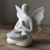 Majas Cottage yoga girl butterfly vingar