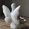 Majas Cottage yoga girl butterfly vingar