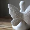 Majas Cottage yoga girl butterfly vingar