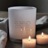 Majas cottage ljuslykta vit med texten be kind always