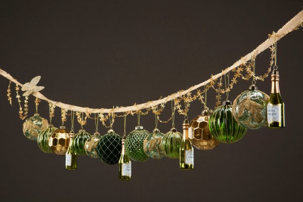 Gröna julgranskulor i glas