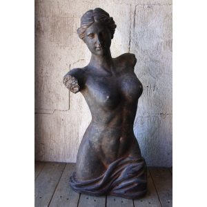 Staty kvinna torso
