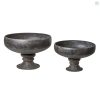 Stor svart pokal i vintage svart metall