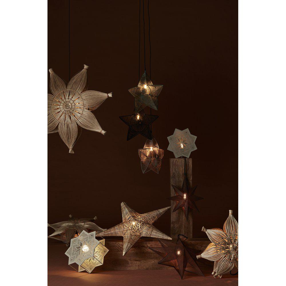Hängande julstjärna i naturmaterial