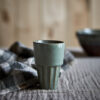 Kopp / Mugg i grönbrun keramik