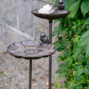 Fågelbad på pinne i järn