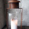 Stormlykta i rostigt järn med glas
