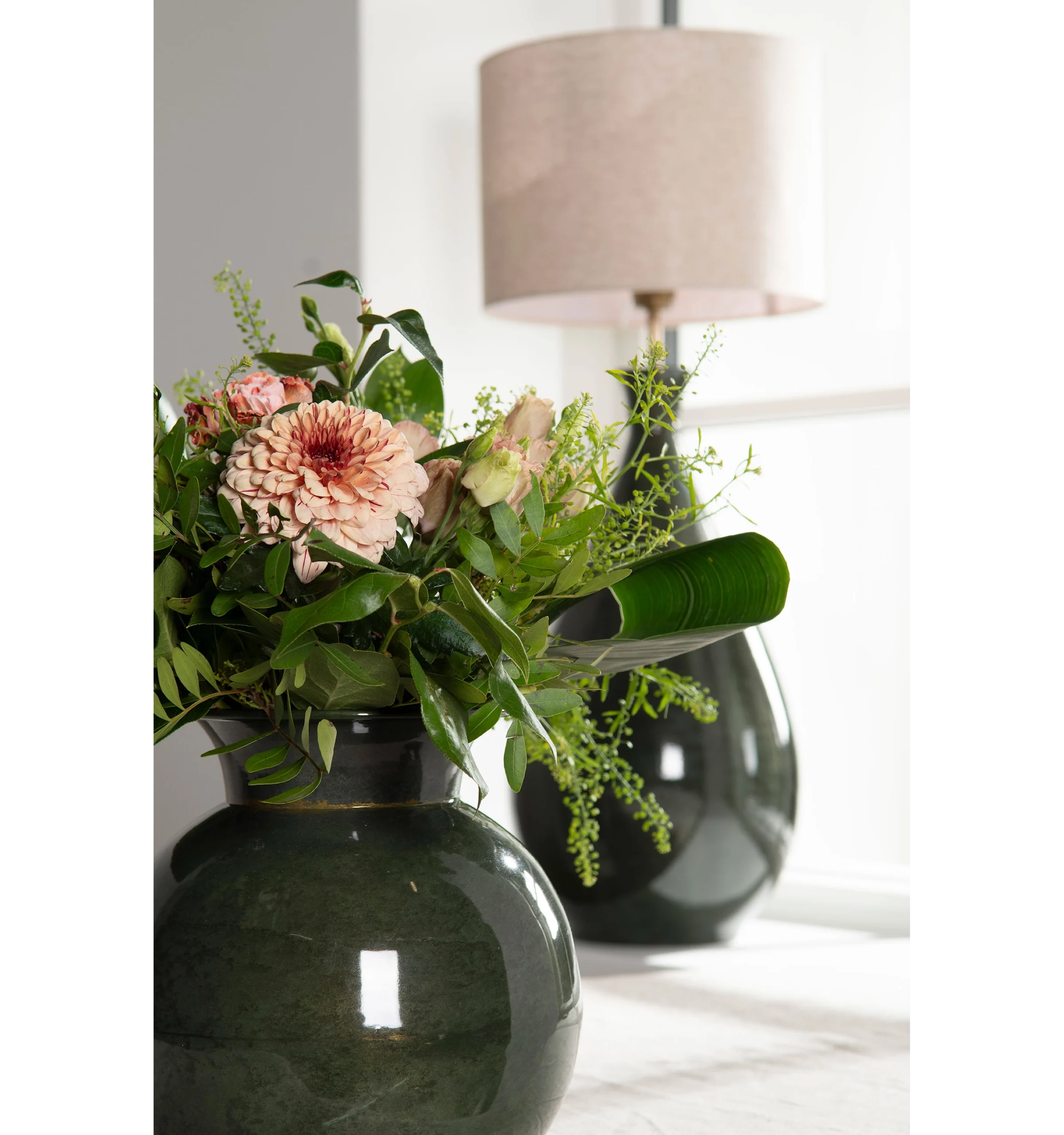 Bordslampa grön lampfot metall