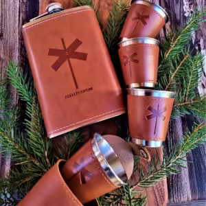 Fickplunta i brunt läder med ledkryss