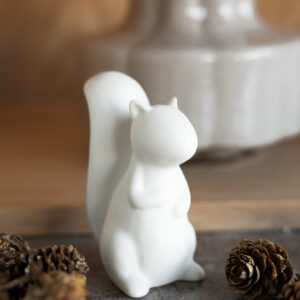 Ekorre vit matt keramik dekoration