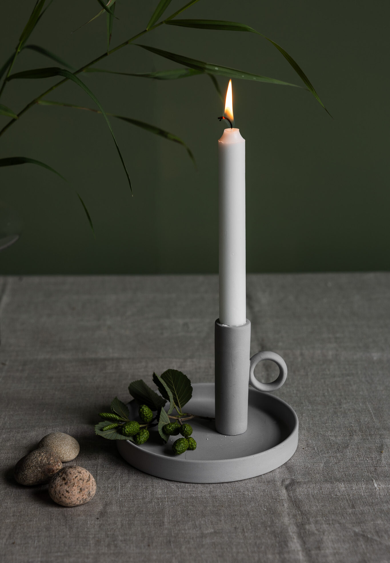 Nattljusstake kammarljusstake med handtag grå keramik