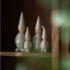 Juldekoration tomte och tomtemor i beige stengods