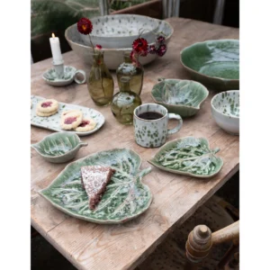 Skål löv grönmelerad porslin dukning