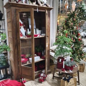 Vitrinskåp träskåp gammalt vintage med dörrar