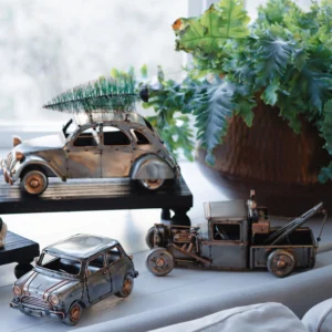 Metallic bil med julgran på taket dekoration