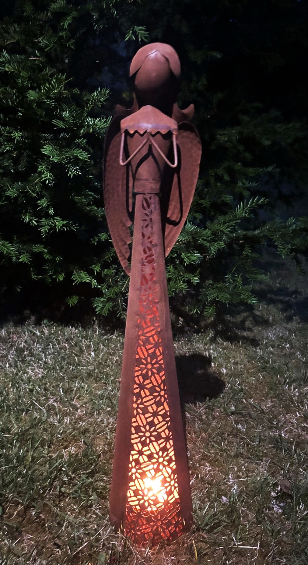 Stor rostig ängel marschallhållare