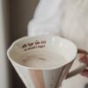 Majas Cottage mugg med text " Allt har sin tid en stund i taget"