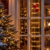 klättrande tomte på stege med ljusslinga för utomhusbruk