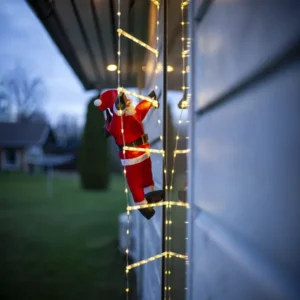 klättrande tomte på stege med ljusslinga för utomhusbruk
